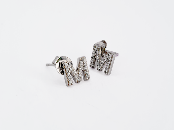 Aretes Inicial "M" . Plata 925