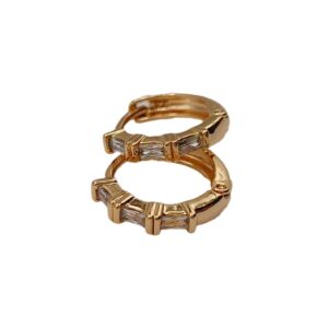 Aretes Huggies 3 Circonios Cuadrados - Xuping – Baño en Oro 18K -0614